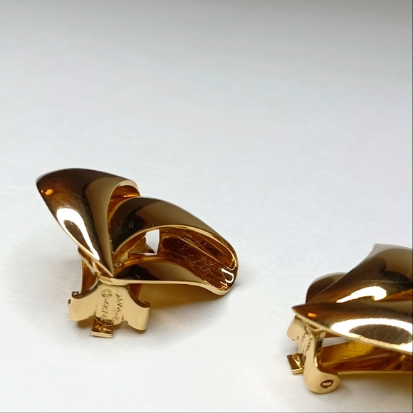Vintage Christian Dior Gold Bow Clip On Earrings - Picture 2 of 5